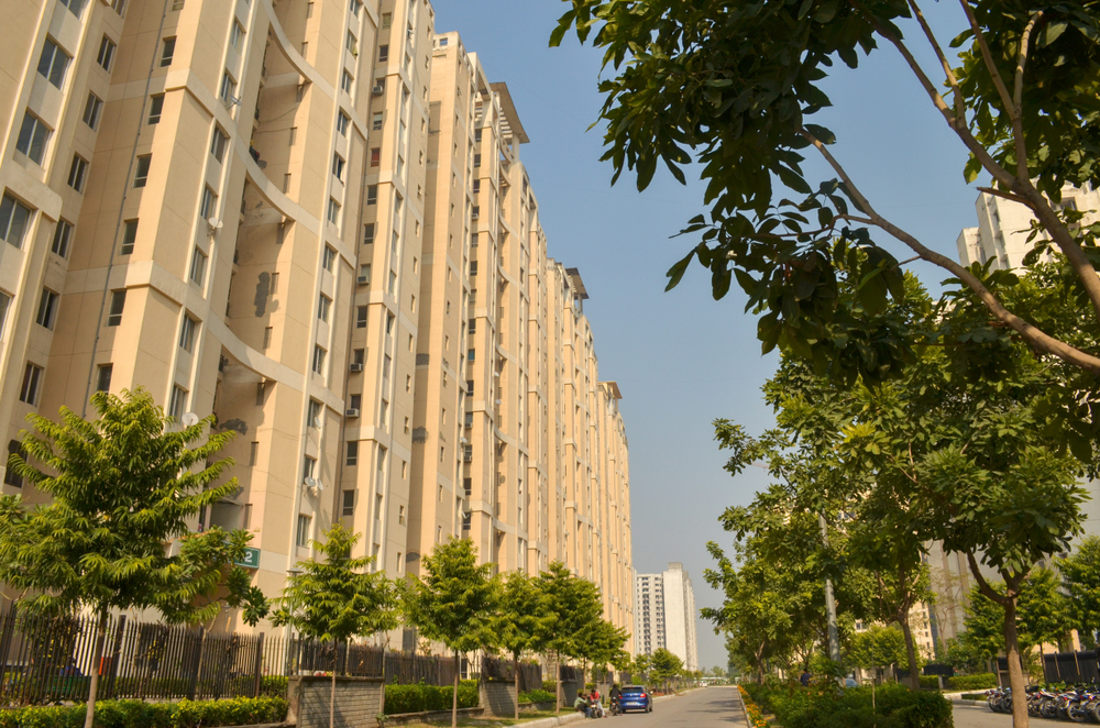 Investing in Resale Flats in Gaur City: Galaxy North Avenue and Greater Noida West
