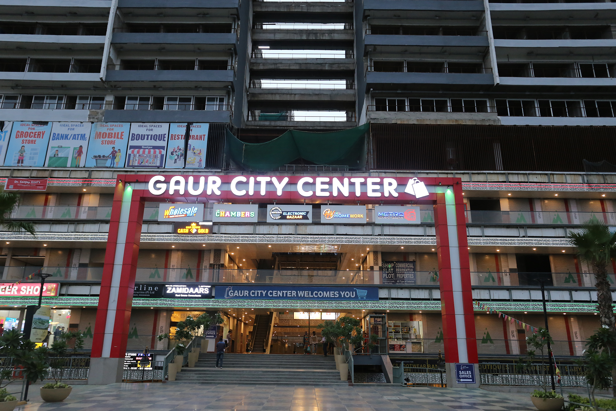 Resale Shops in Gaur City Center: A Guide to Investing in Prime Commercial Space