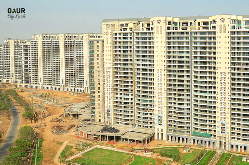 Experience Luxury Living: Explore Gaur City's Resale Flats in Noida Extension